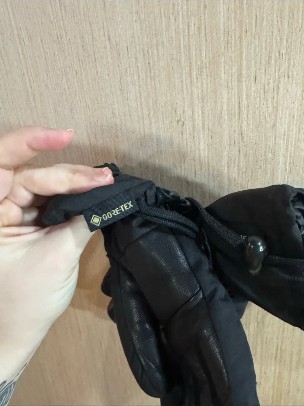 Kids Dakine Gore-Tex Black Winter Ski Gloves with Wrist Cinch Size Medium